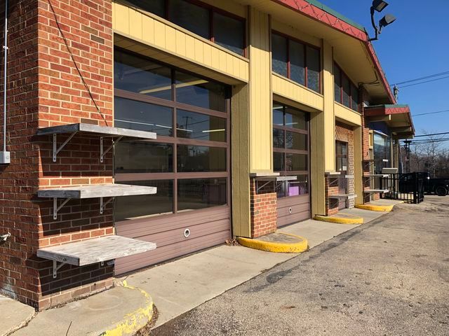 5 S Madison St, Oswego, IL 60543